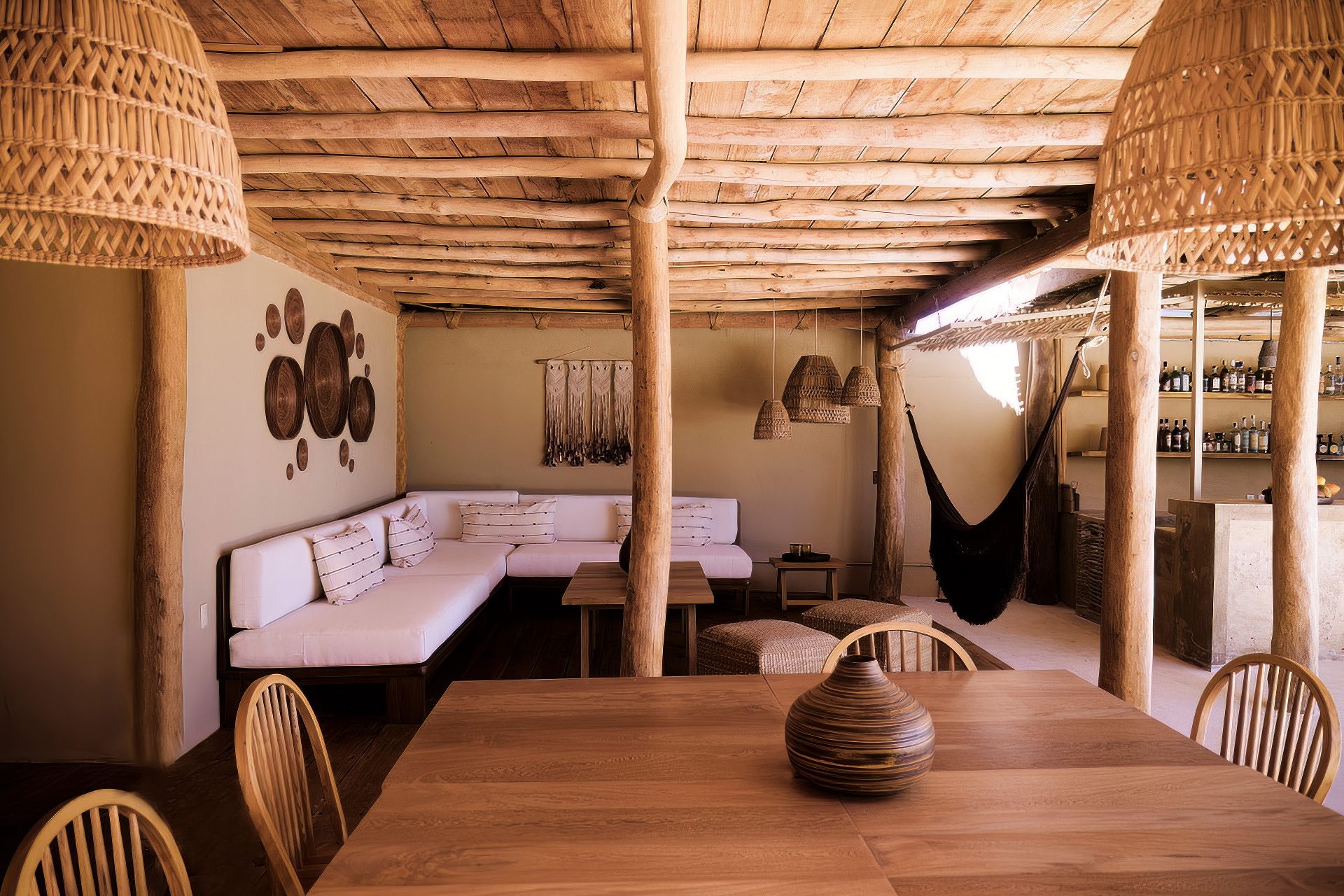 Mixto Villa Dinning Room and Living